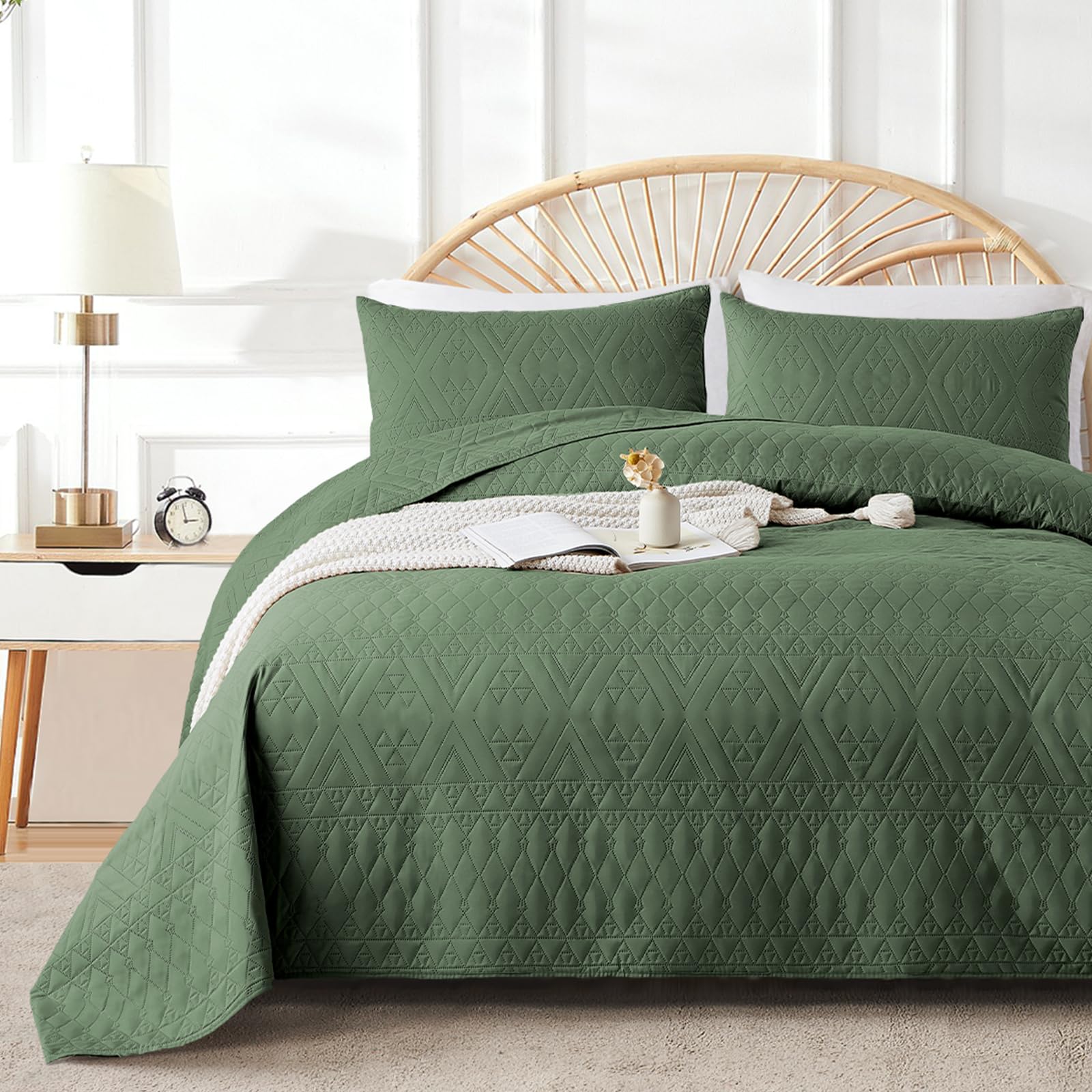 Akkialla King/Cal King Size Quilt Bedding Set,Green Lightweight Microfiber Soft Bedspread,Modern Style Geometric Pattern Coverle
